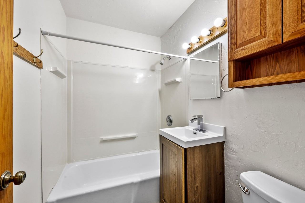 1121 W Carriage Dr #10 - Photo 5 of 19