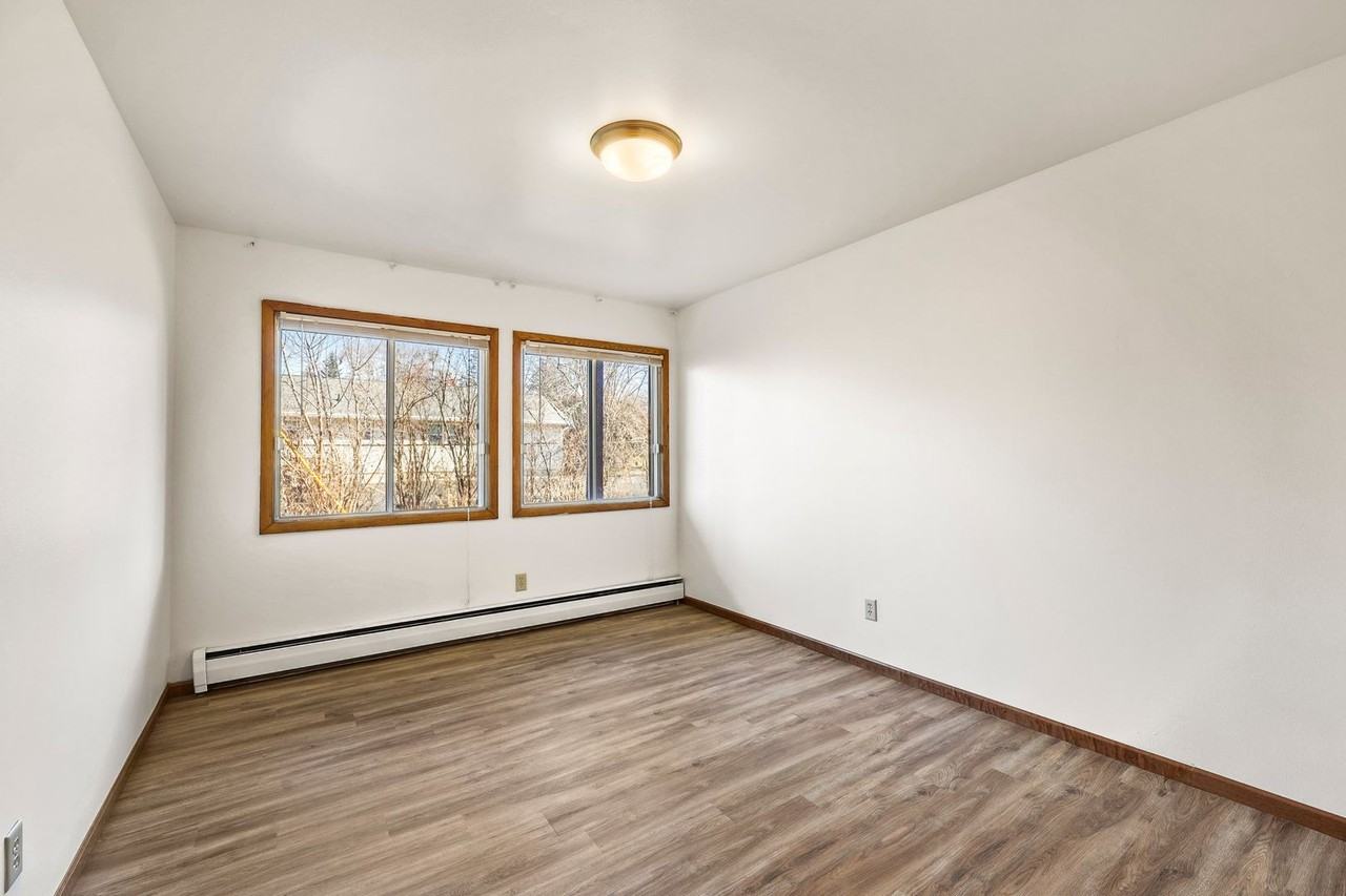 1121 W Carriage Dr #10 - Photo 6 of 19