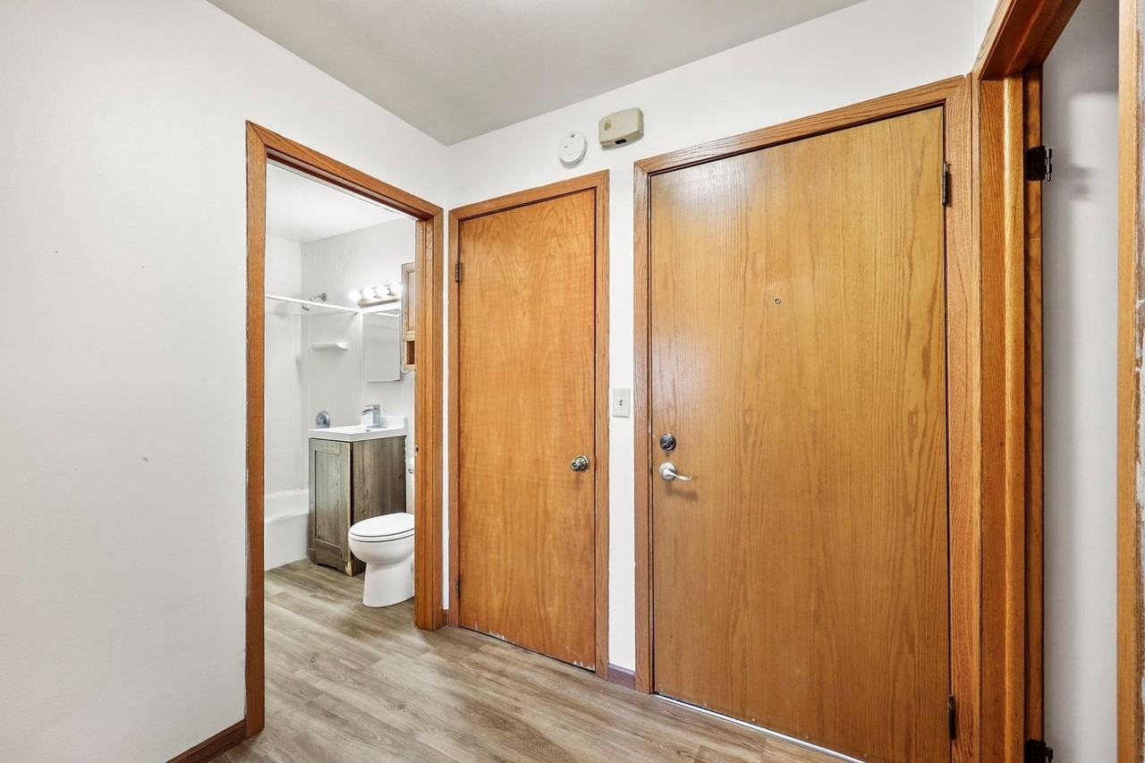 1121 W Carriage Dr #10 - Photo 7 of 19