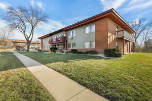 featured image of 1156 W Carriage Dr