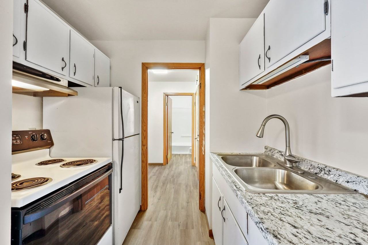 1161 W Carriage Dr #8 - Photo 3 of 19