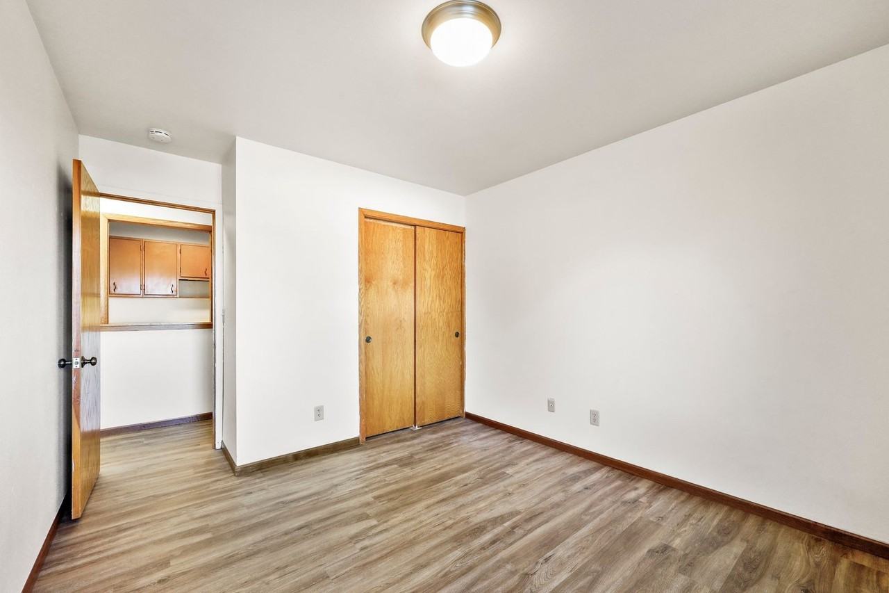 1161 W Carriage Dr #8 - Photo 7 of 19