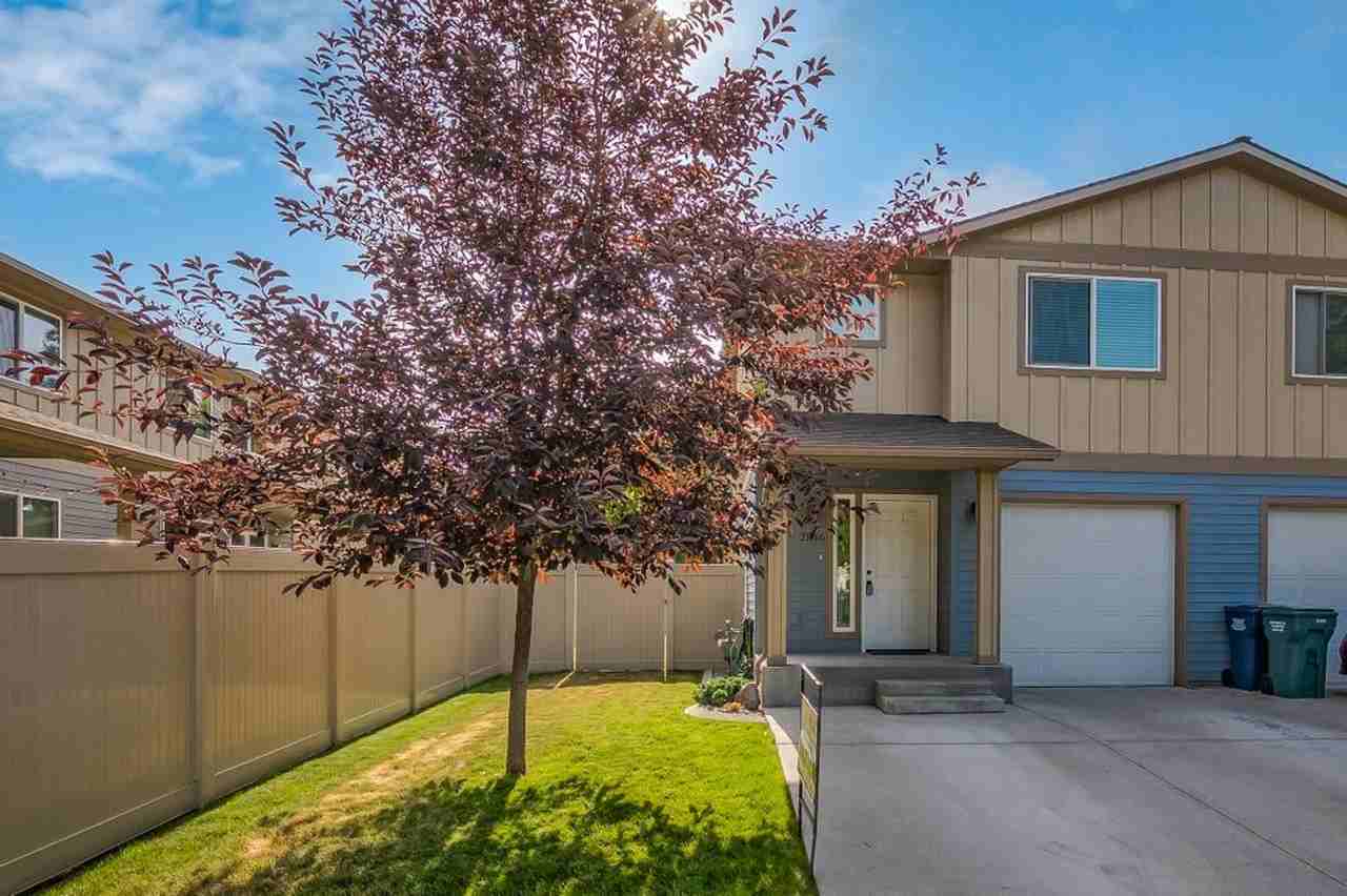 2846 N Carriage Ct - Photo 2 of 21