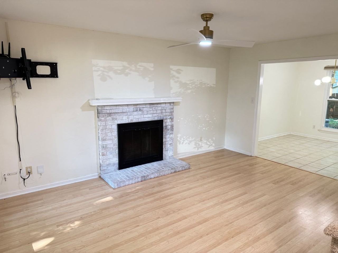 203 Aurora Ln - Photo 5 of 19