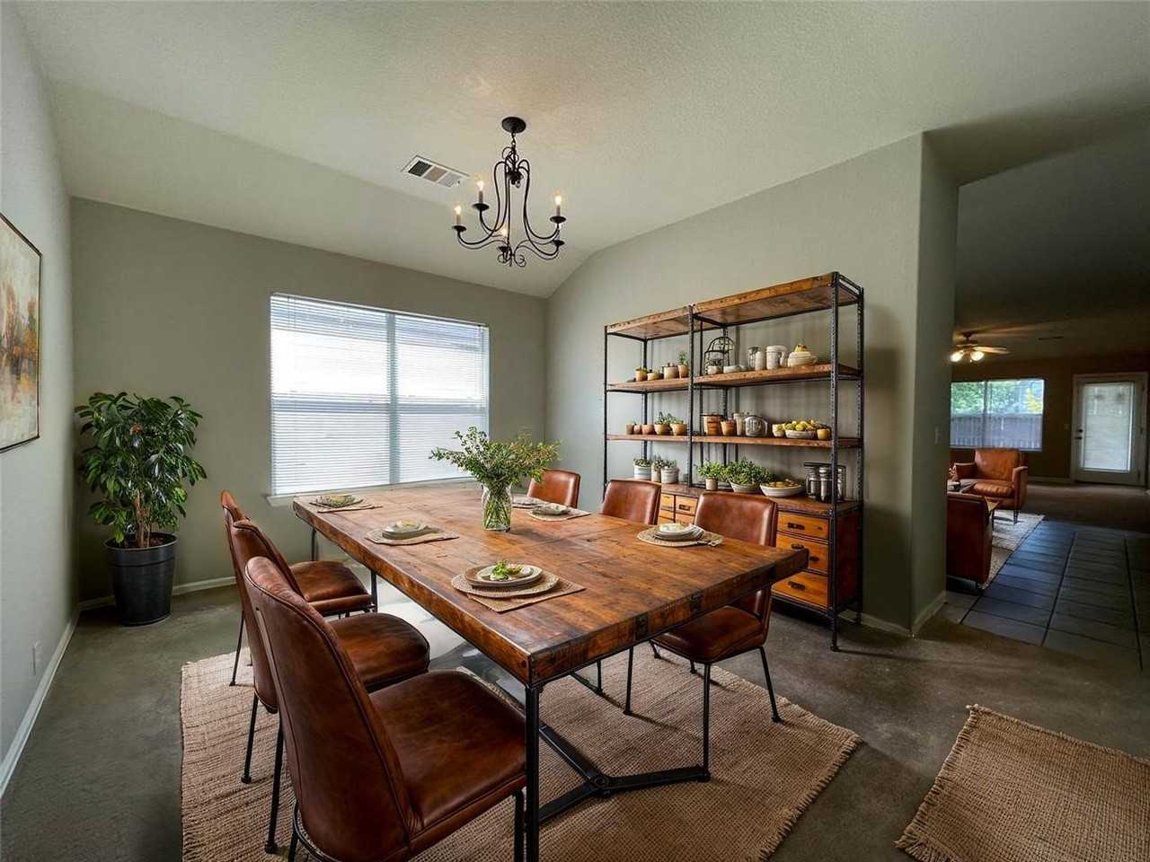 208 Spruce Dr - Photo 3 of 26