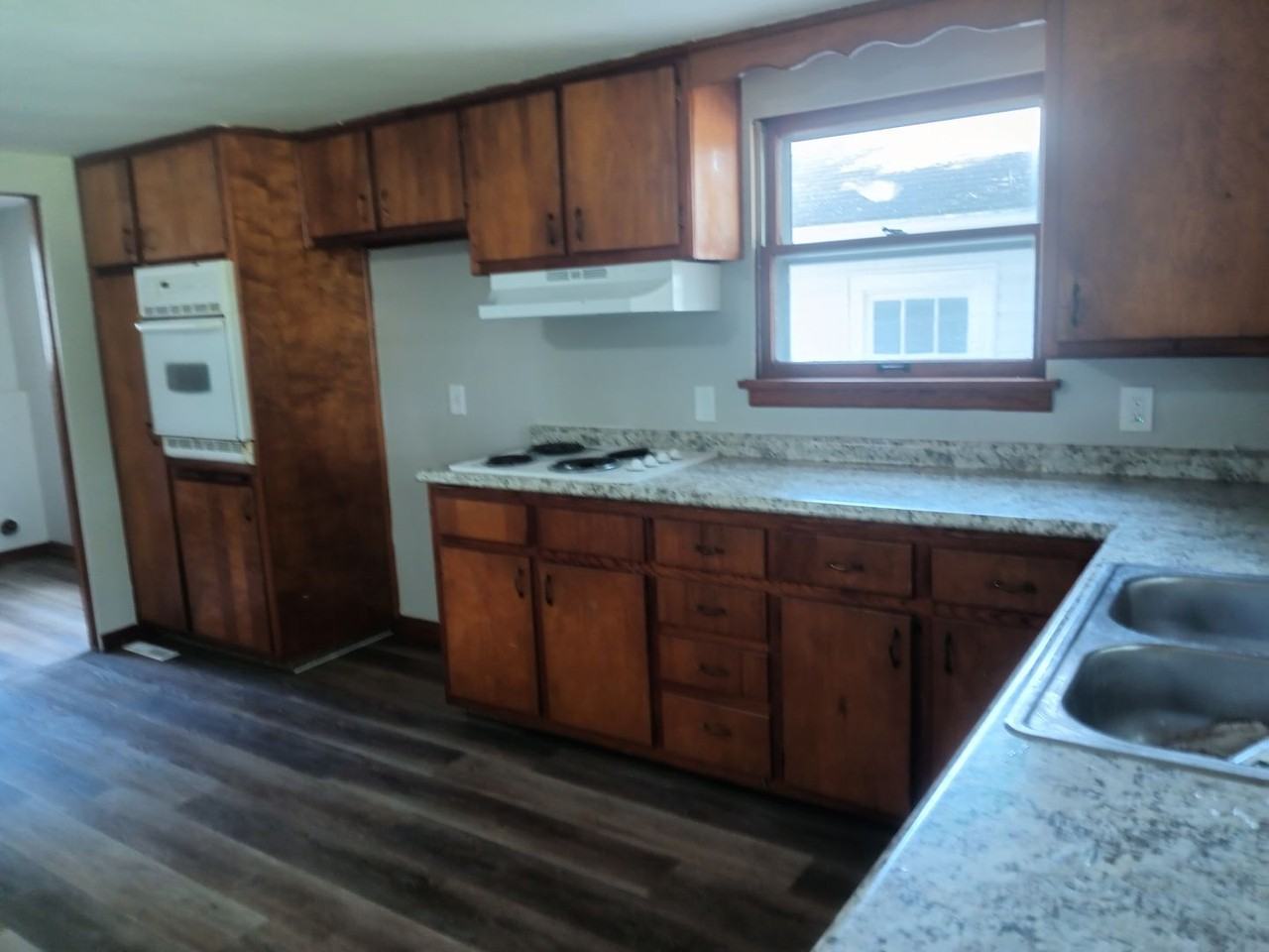 401 W 5th St - Photo 3 of 11