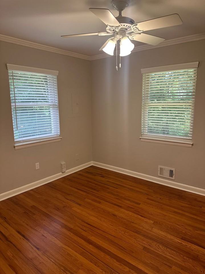 406 Holly Dr - Photo 4 of 9