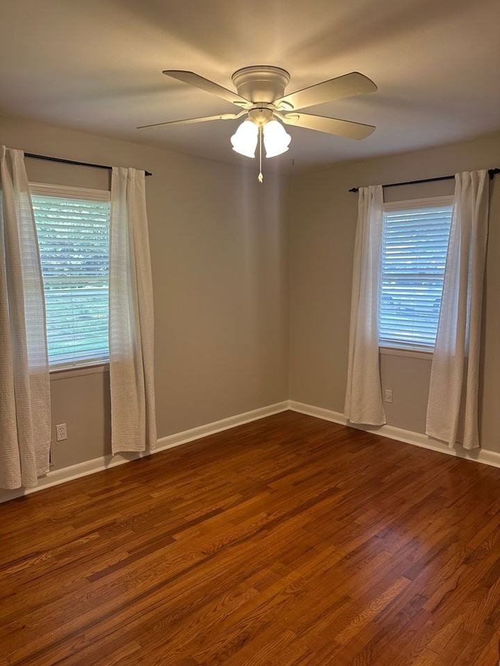 406 Holly Dr - Photo 5 of 9