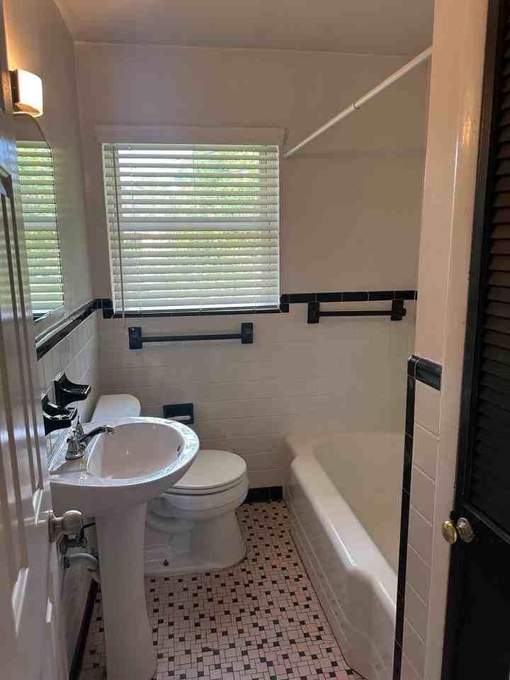 406 Holly Dr - Photo 6 of 9