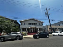 featured image of 1431 W 24th St