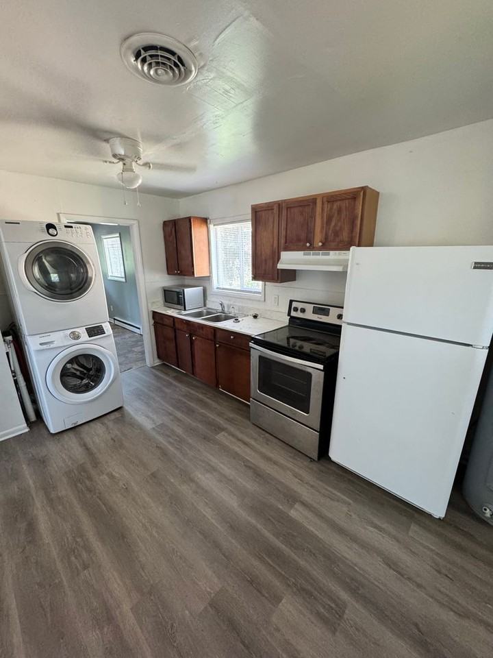 800 Akron St - Photo 7 of 13