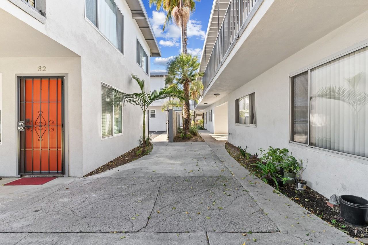 10442 Lampson Avenue - Photo 4 of 4