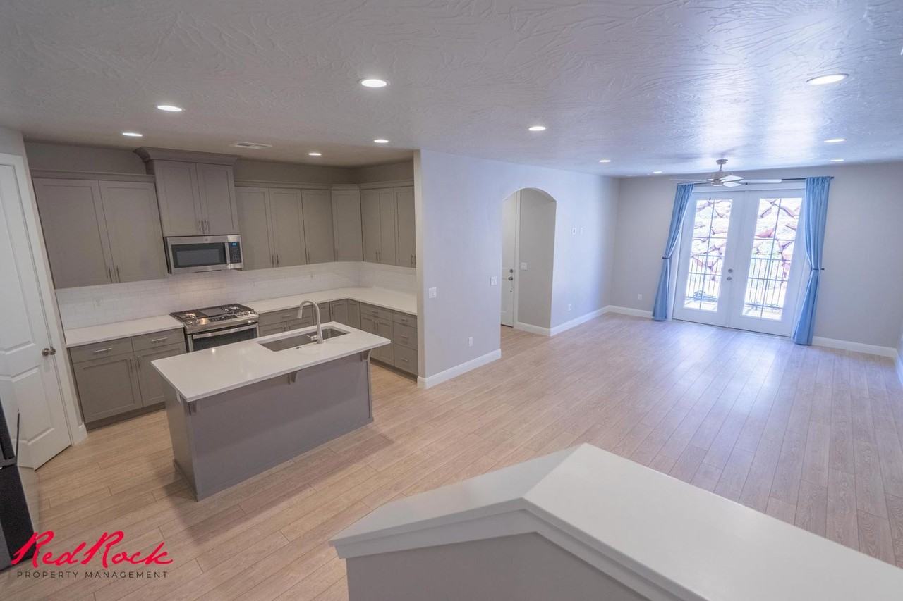 2277 E Mirador Aly - Photo 5 of 50