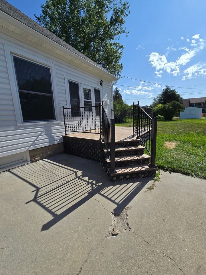 651 Emerson St - Photo 3 of 13