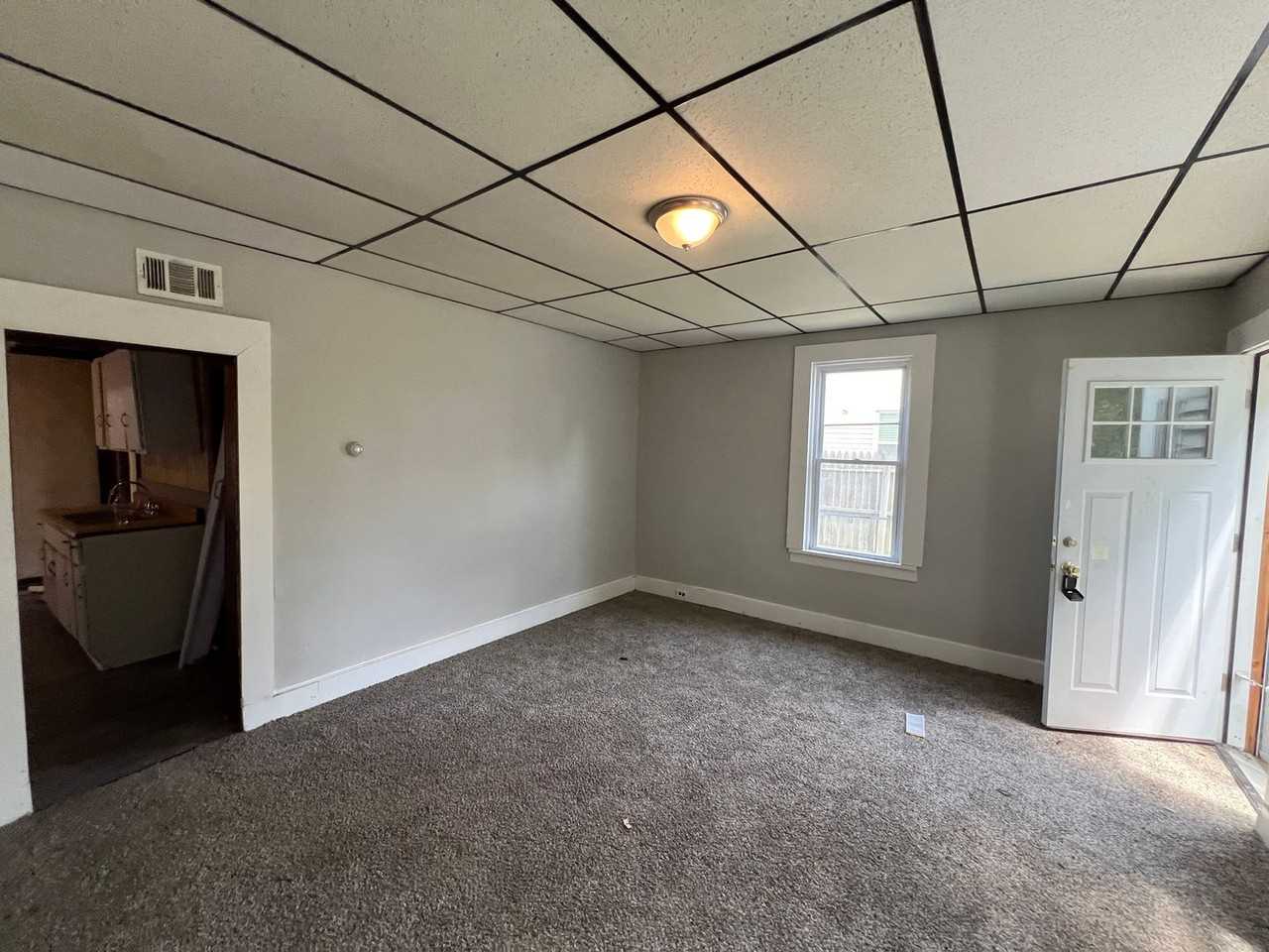 5915 Cable Ave - Photo 2 of 5