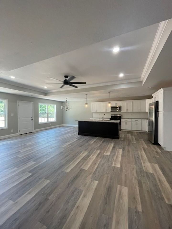 614 Elizabeth St - Photo 3 of 14