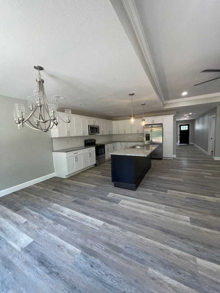 614 Elizabeth St - Photo 4 of 14