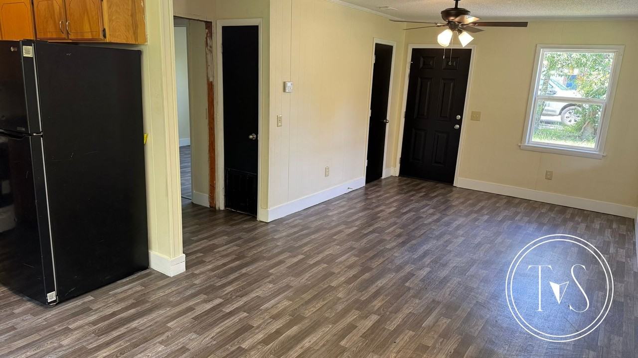 564 State St - Photo 5 of 15