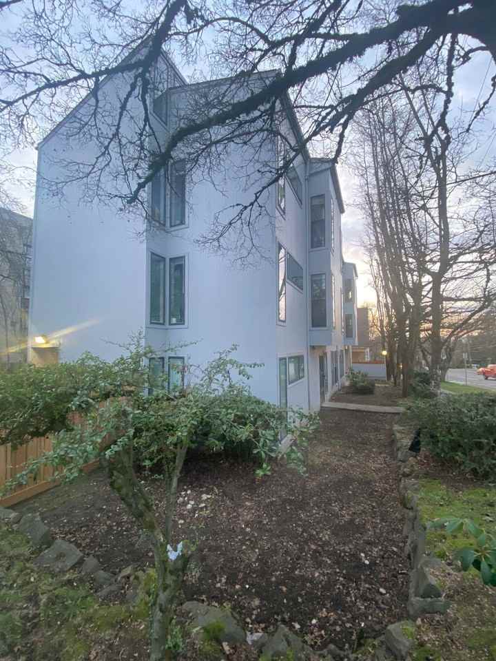 Capitol Crest - Photo 2 of 5