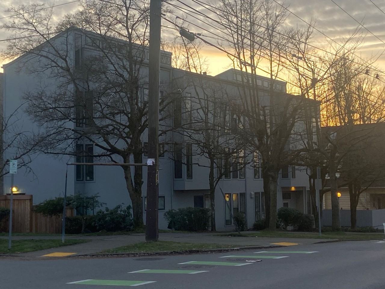 Capitol Crest - Photo 3 of 5