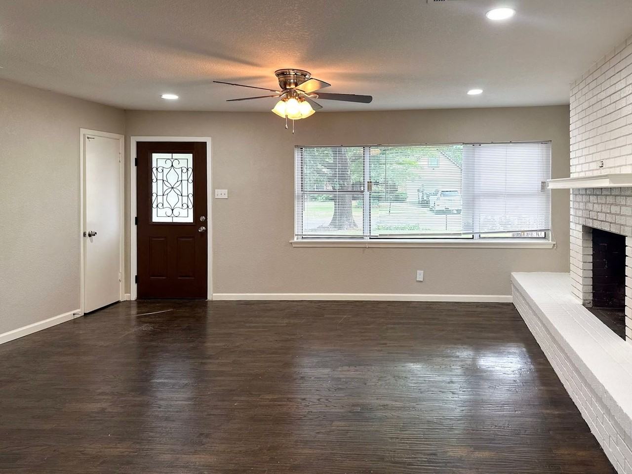 5619 Iowa St - Photo 2 of 12