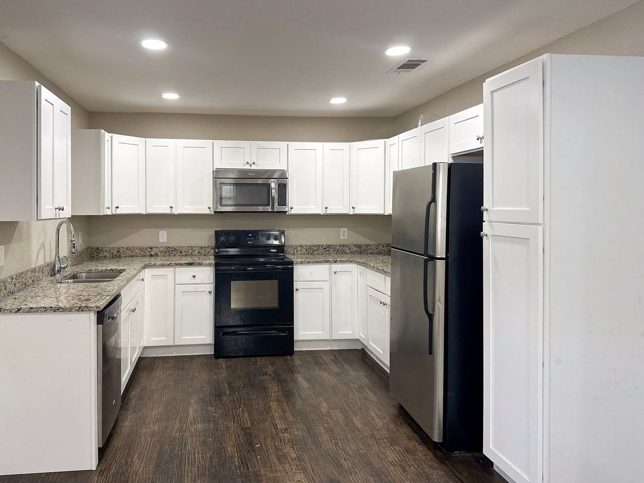 5619 Iowa St - Photo 4 of 12