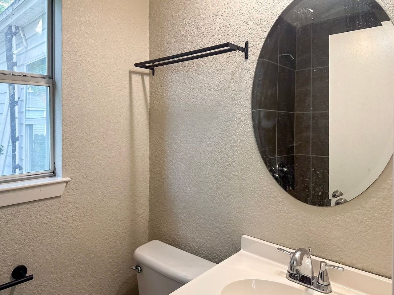 5619 Iowa St - Photo 6 of 12