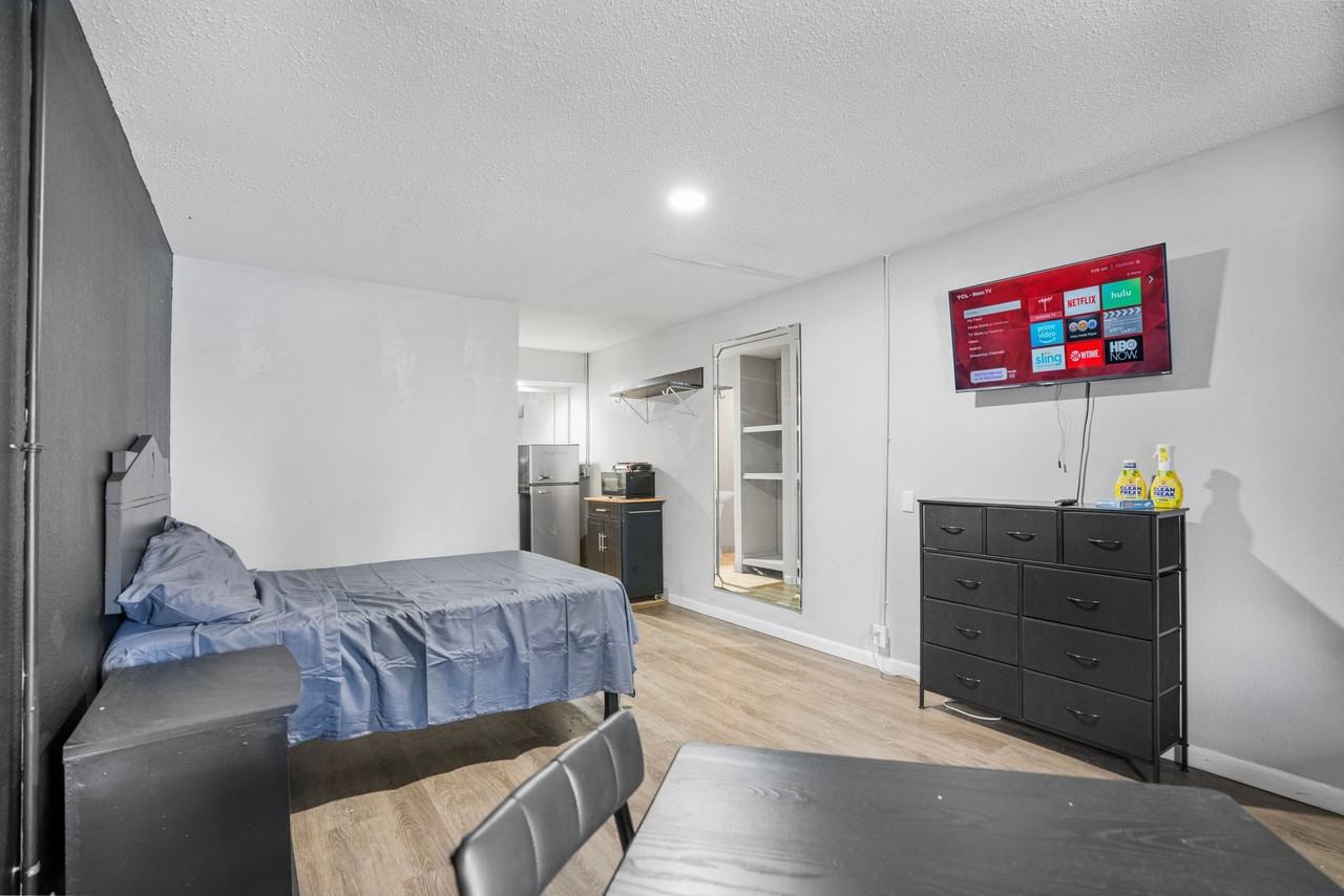 905 Providence Blvd - Photo 3 of 34