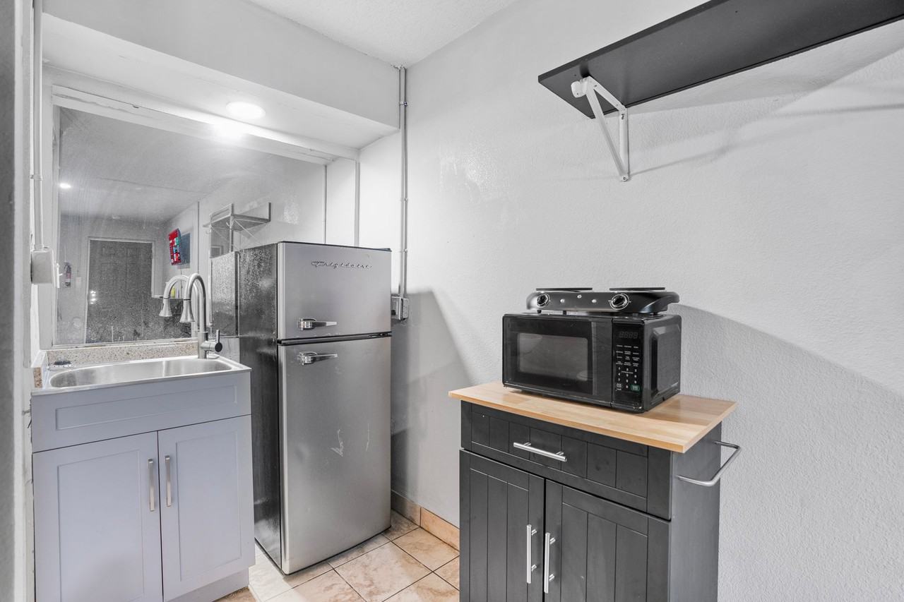 905 Providence Blvd - Photo 7 of 34