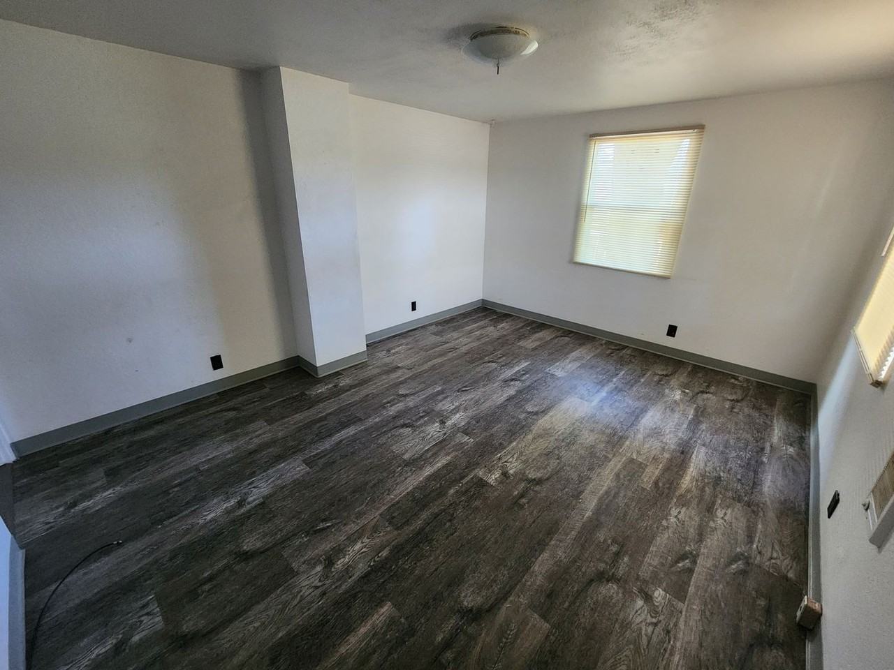 205 NE Whitman St. - Photo 4 of 10