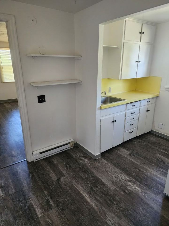 205 NE Whitman St. - Photo 7 of 10