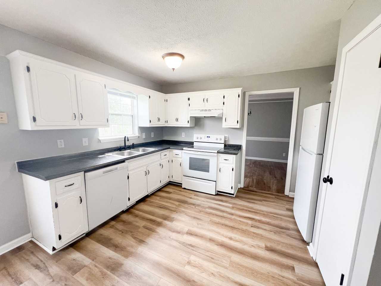 227 Windmeade Cir - Photo 4 of 13