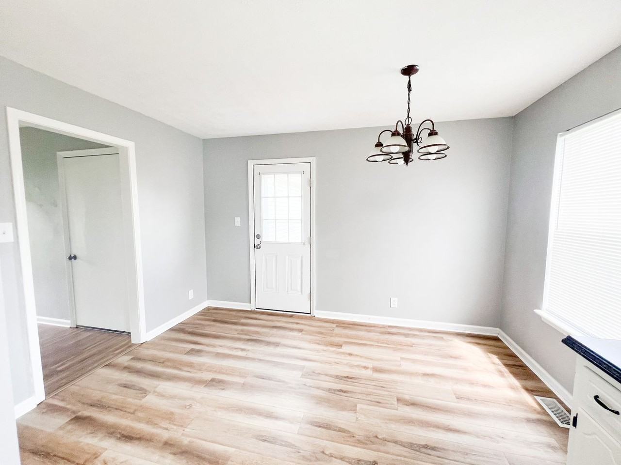 227 Windmeade Cir - Photo 6 of 13