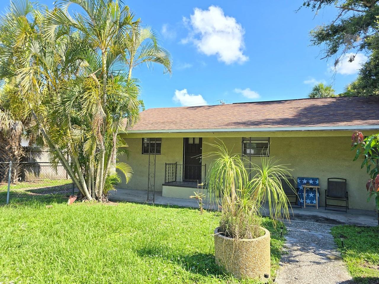 2029 Palm Ter - Photo 2 of 15