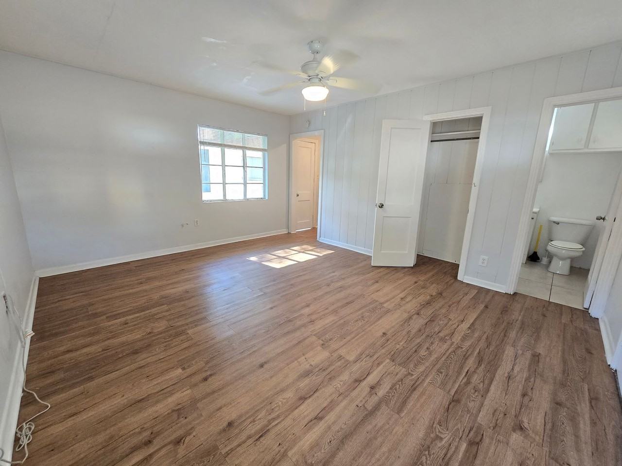 612 N East Ave - Photo 5 of 10