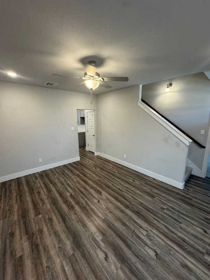660 The Cottages Dr - Photo 4 of 22