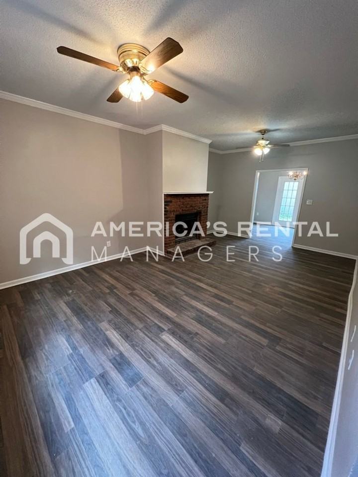 217 Carl Nichols Dr - Photo 2 of 29