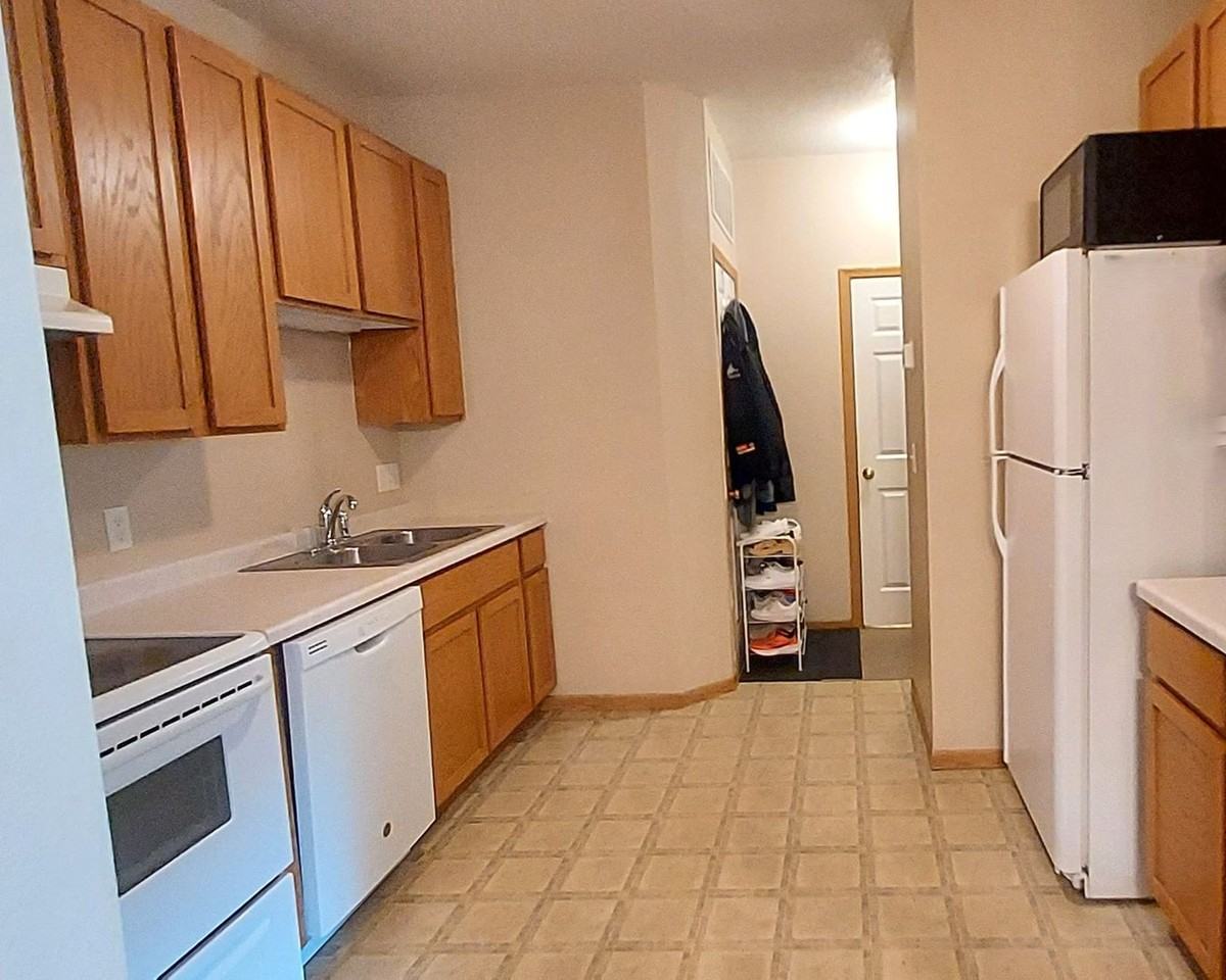 52 Bridgewater Trl - Photo 3 of 17