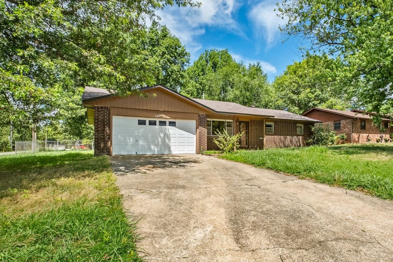 2308 Lynn St - Photo 3 of 26