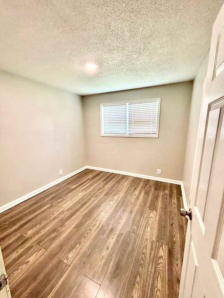 2215 Sutton Dr - Photo 4 of 6