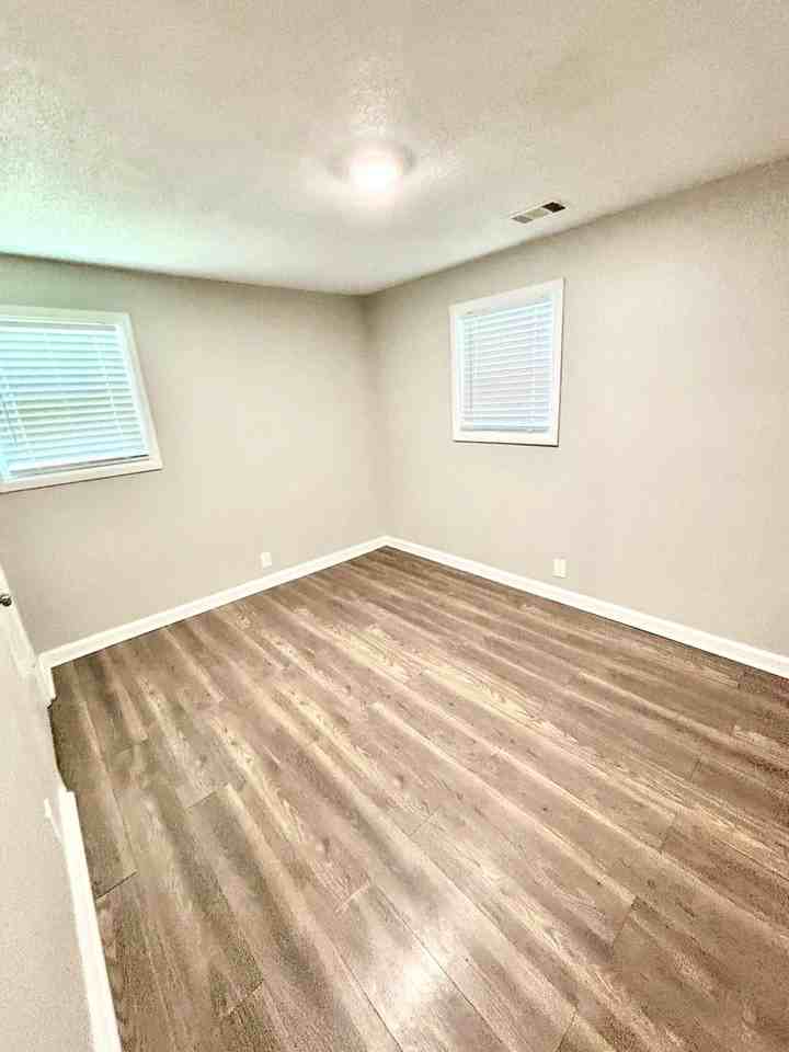 2215 Sutton Dr - Photo 5 of 6