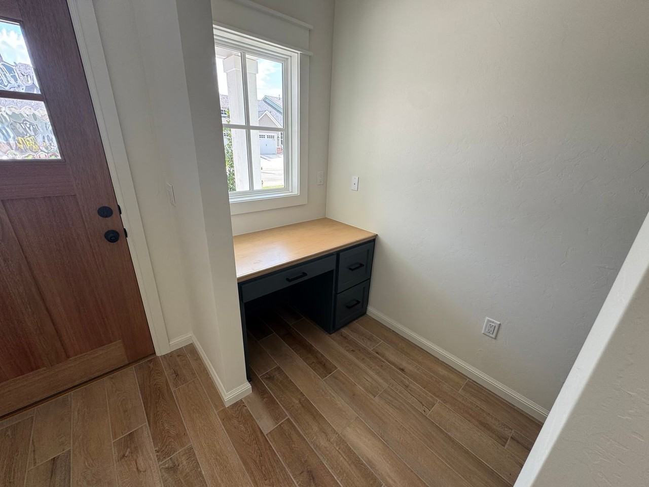 701 Montauk Way - Photo 5 of 44