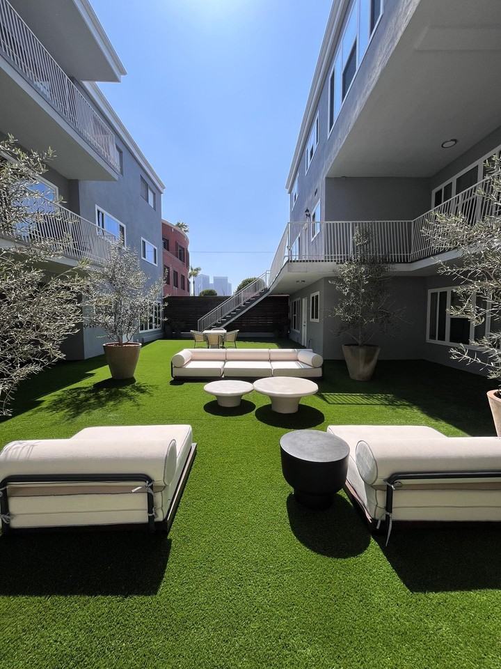 Live The  Beverly Hills Lifestyle Today - Photo 6 of 7