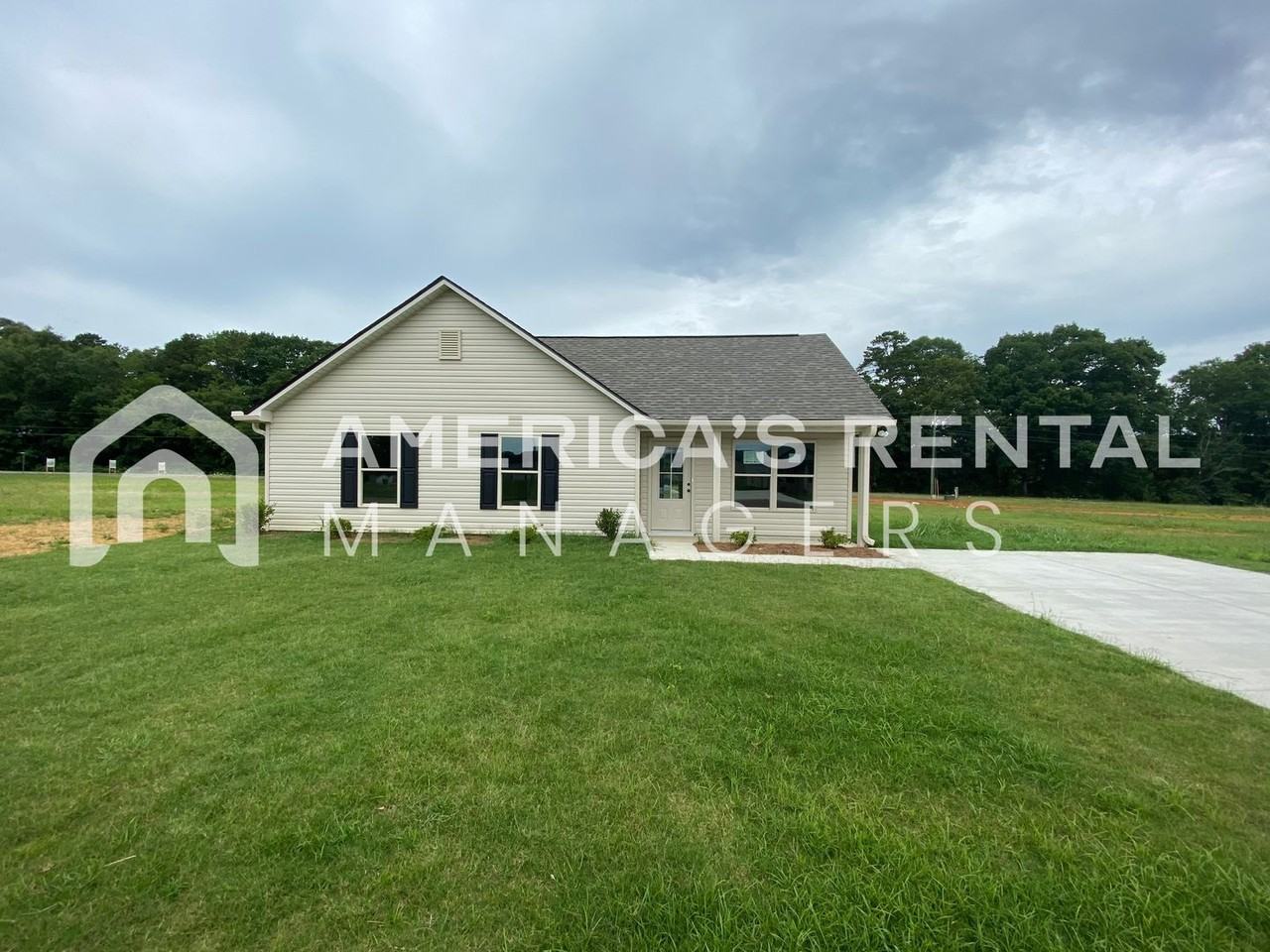 370 Sunlight Cir - Photo 2 of 20