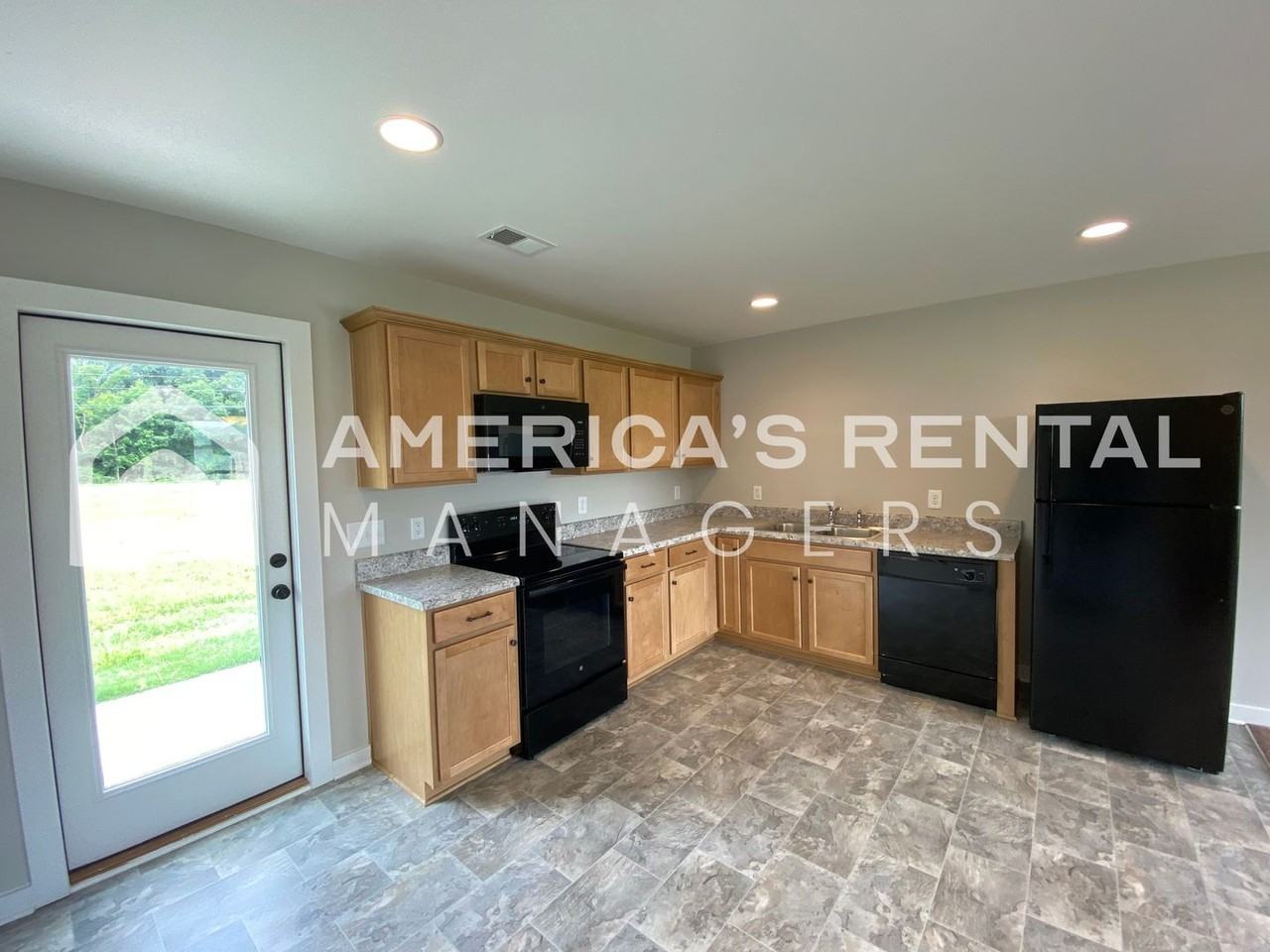 370 Sunlight Cir - Photo 4 of 20