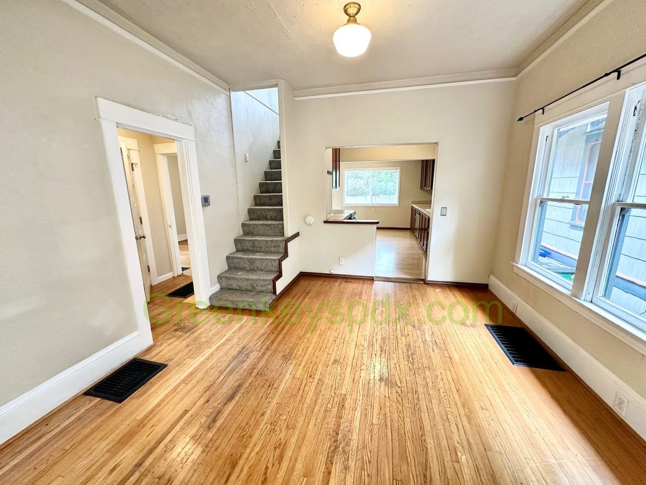 806 Se 45th Ave - Photo 3 of 35