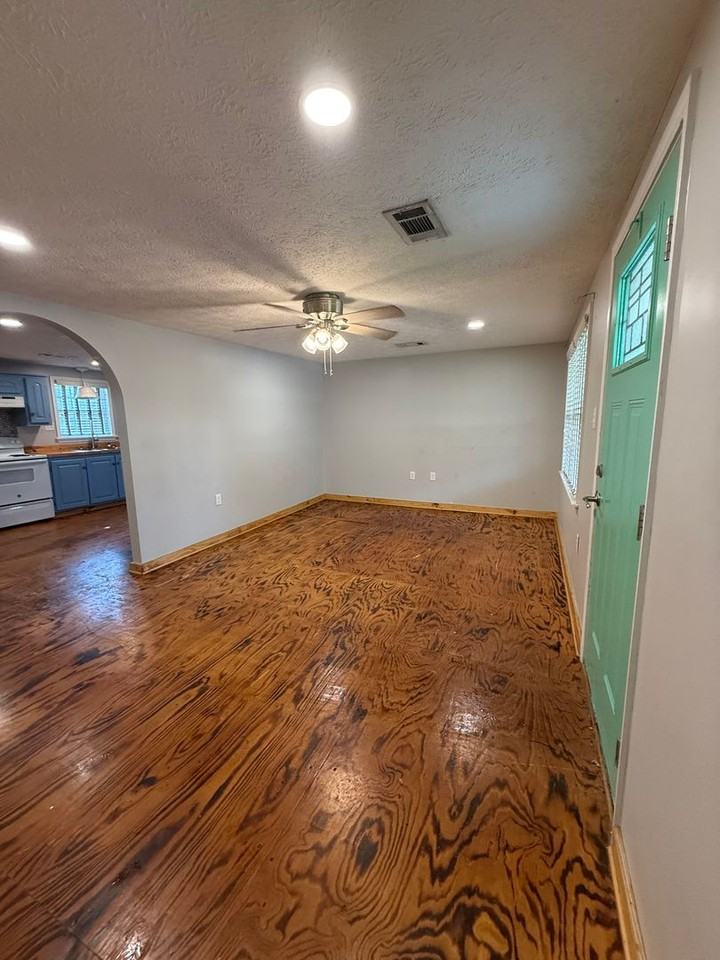 334 Sharpespur Rd - Photo 4 of 18