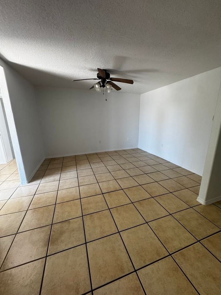 1900 Arno St Se - Photo 3 of 8