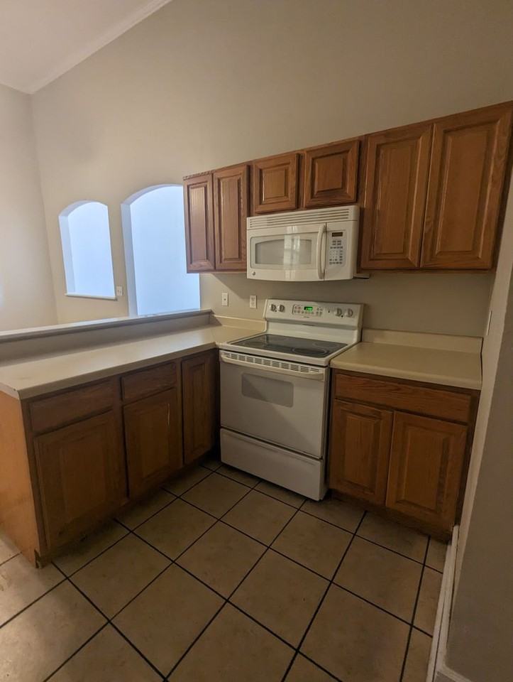 118-120 118-120 E Morrison St - 118 1/2 E Morrison St - Photo 2 of 16