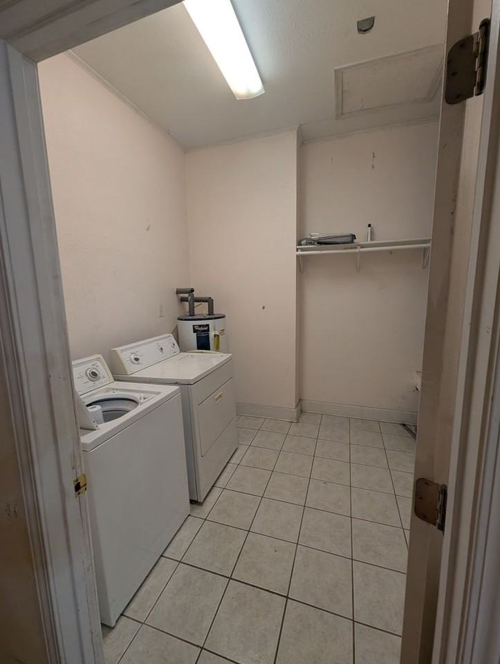 118-120 118-120 E Morrison St - 120 1/2 E Morrison St - Photo 3 of 16